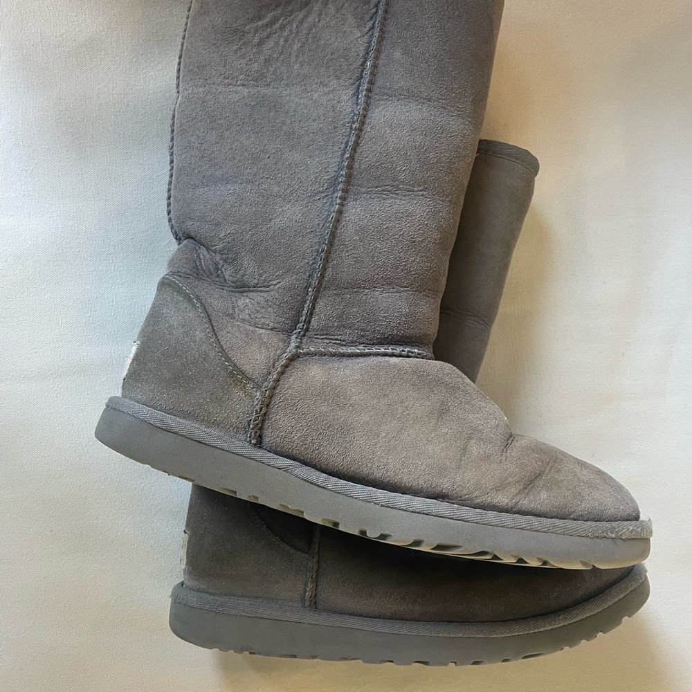 Woman’s UGG Classic Tall Boot size 6W